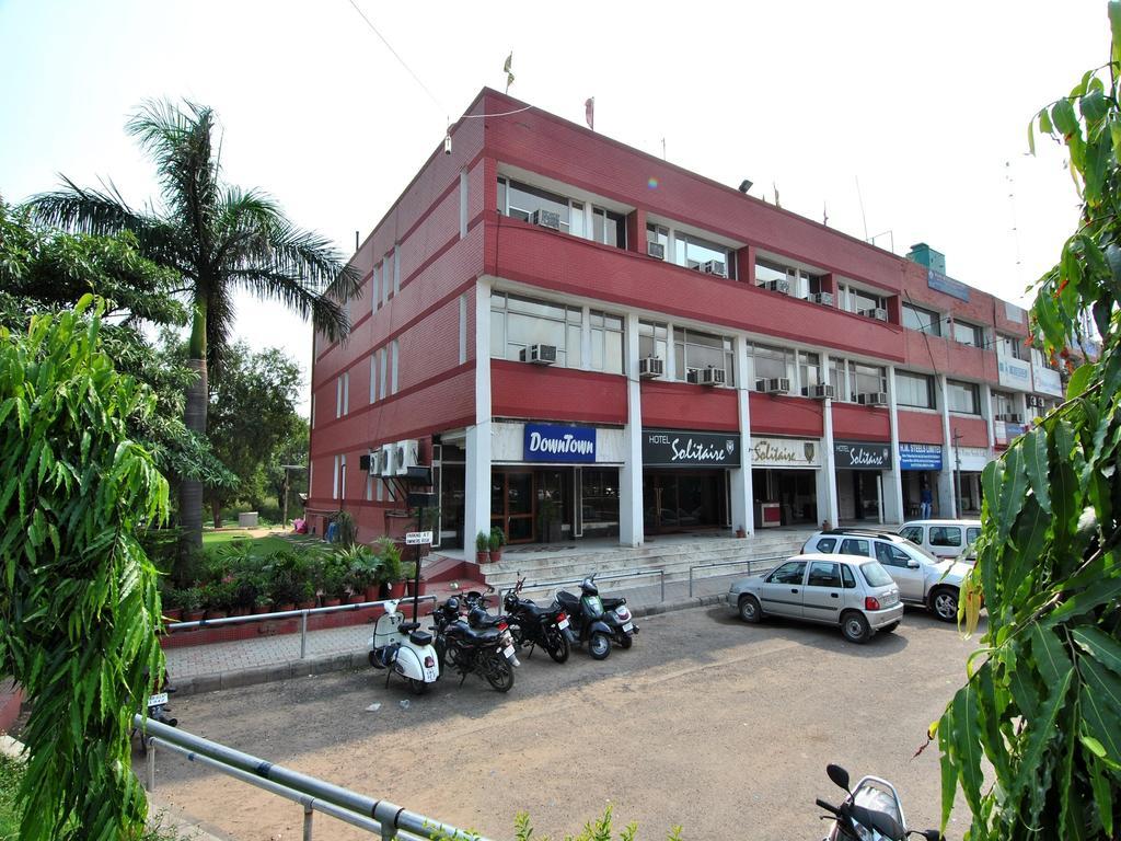 Hotel Solitaire Chandigarh - 10 Mins From Railway Station Ngoại thất bức ảnh